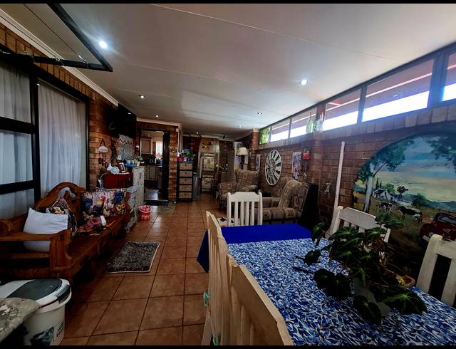 4 BEDROOM TOWNHOUSE FOR SALE IN DAL FOUCHE
